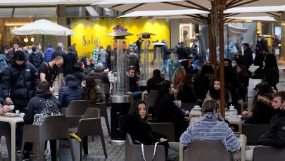 Luzowanie obostrzeń we Włoszech. Rekordowe zyski dla restauracji, wystawiono też setki mandatów 