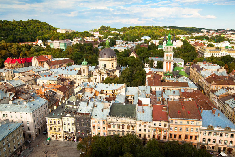 Lwów ma niepowtarzalny urok i klimat, więc nic dziwnego, że opiewa się to miasto w różnoraki sposób /123RF/PICSEL