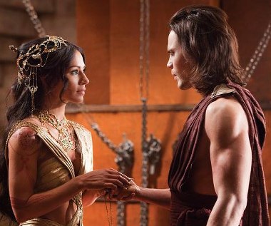 Lynn Collins i Taylor Kitsch w scenie z filmu "John Carter"