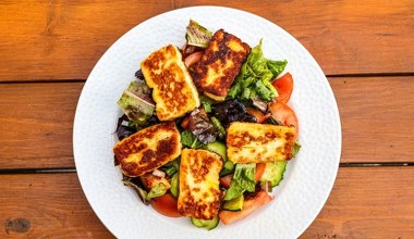 Люди похилого віку мають регулярно його їсти. Корисний для зору, зміцнює кістки та покращує функцію мозку