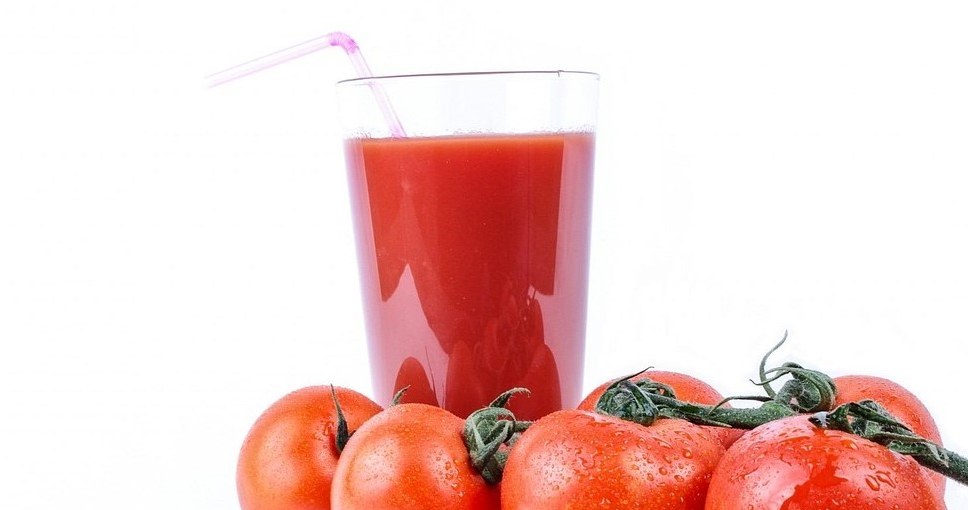Людям похилого віку варто пити томатний сік без додавання солі /pixabay.com