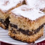 Lżejszy i delikatniejszy niż tradycyjne makowce. Puszyste ciasto z wilgotną masą robi się prosto