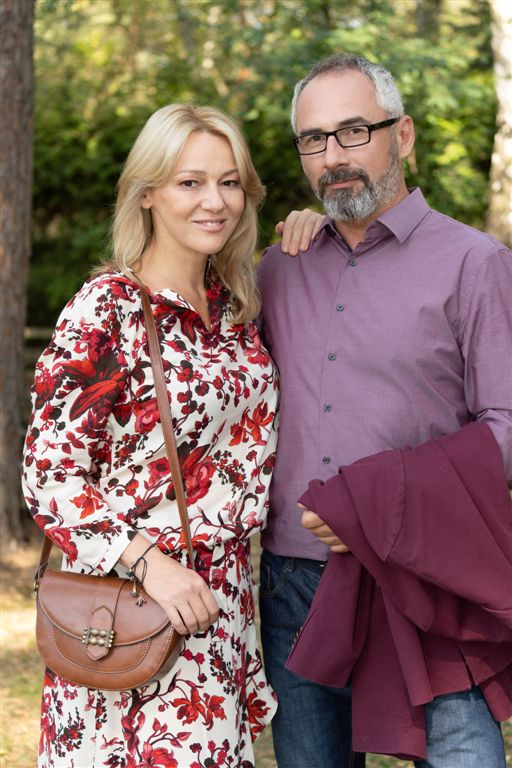 Umawia się z rozwiedzioną samotną mamą