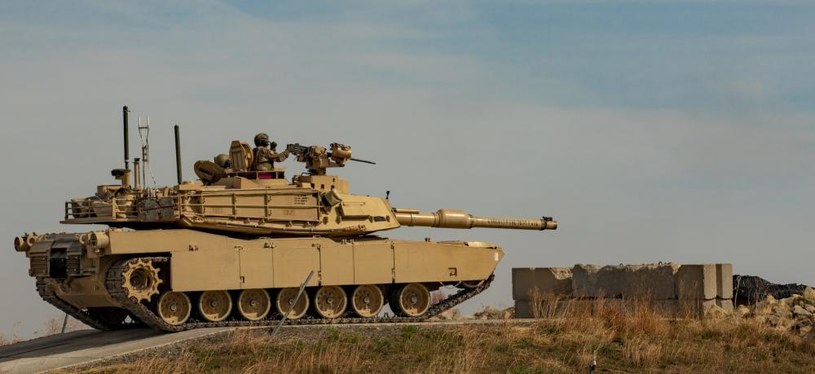 M1A2 Abrams jest wyposażony w bardziej rozwiniętą optykę i systemu komunikacji, pozwalając na sprawniejsze rozeznanie w sytuacji bitwy /19th Public Affairs Detachment