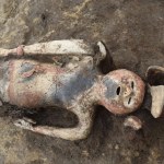 Ma 1500 lat i trzyma tajemniczy przedmiot. Niezwykłe odkrycie w Japonii
