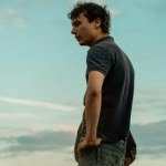 Harris Dickinson Ma 30 lat i jest nie tylko zdolnym aktorem. Jego debiut reżyserski trafił właśnie na VOD