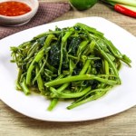 Ma mało kalorii, moc witamin, żelazo i błonnik. W Tajlandii dodają do jajek lub obiadu