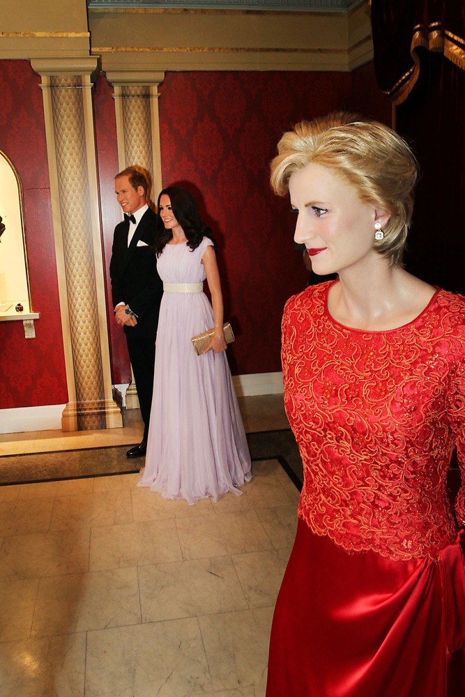 Ma młodych z aprobatą spogląda księżna Diana /East News