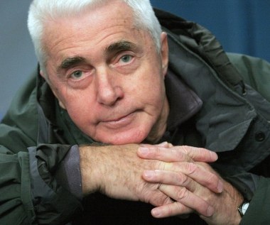 Ma na reżyserskim koncie zaledwie trzy kinowe tytuły: "Rejs", "Przepraszam, czy tu biją?" i "Uprowadzenie Agaty" - ale czy można wyobrazić sobie historię kina polskiego bez któregoś z tych obrazów?

W sobotę, 24 października 2015, reżyser Marek Piwowski kończy 80 lat. "Mam taką zasadę, żeby dwa razy nie mówić tego samego, chyba że kupuję bilet do Baden-Baden" - wyznał kiedyś.

 
 