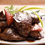 Ma niewiele kalorii, ale białka i witamin więcej od wołowiny. Francuzi uwielbiają, robią nawet specjalną pastę 