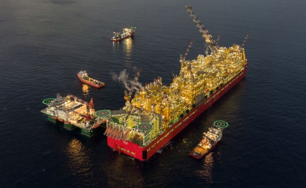 Ma prawie pół kilometra długości. Ten pływający kolos bije wszelkie rekordy