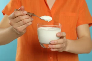 Ma więcej białka niż jogurt naturalny, a to nie skyr. Jedz z myślą o zdrowiu jelit i sylwetce