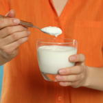 Ma więcej białka niż jogurt naturalny, a to nie skyr. Jedz z myślą o zdrowiu jelit i sylwetce