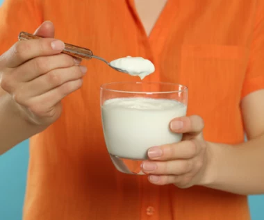 Ma więcej białka niż jogurt naturalny, a to nie skyr. Jedz z myślą o zdrowiu jelit i sylwetce
