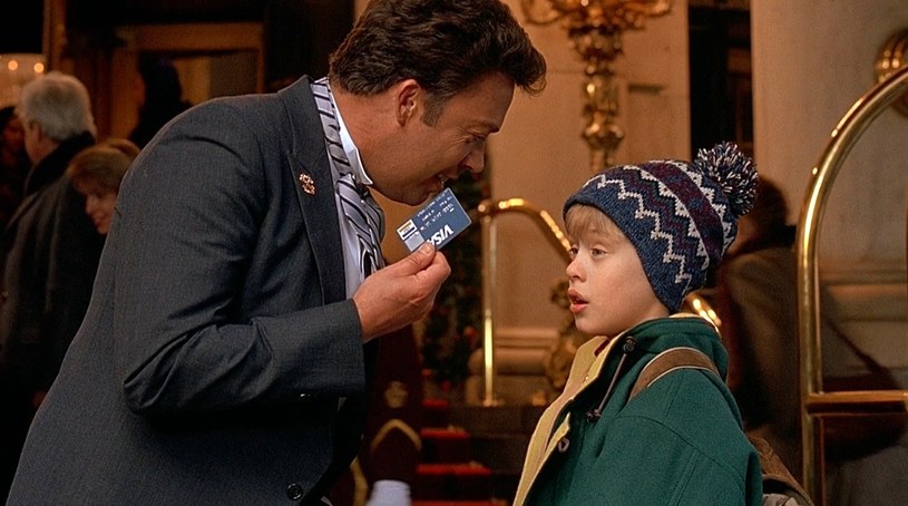 Macaulay Culkin i Tim Curry w filmie "Kevin sam w Nowym Jorku" /materiały prasowe