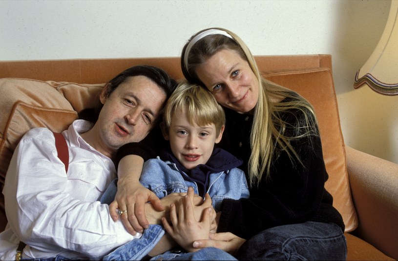 Macaulay Culkin z rodziacami w 1990 roku /Francis Apesteguy /Getty Images