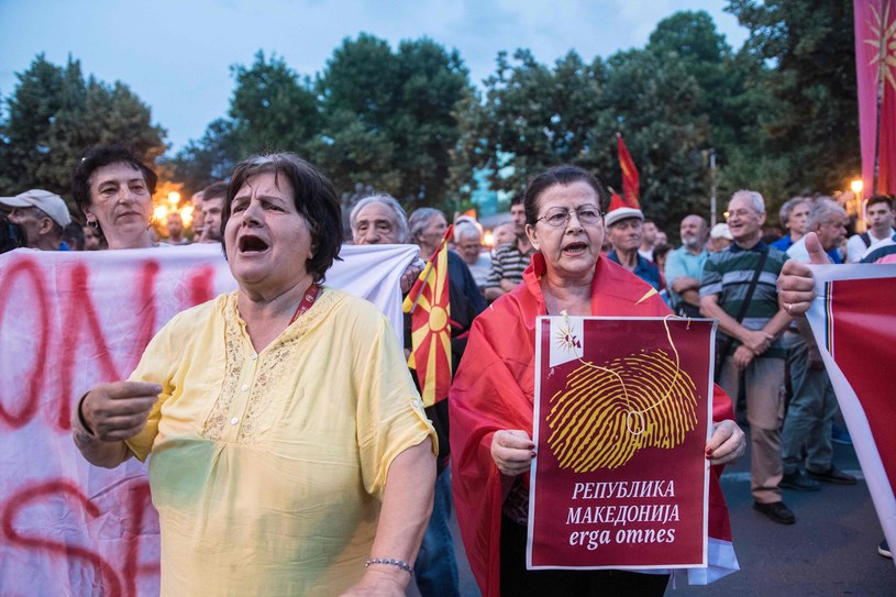 Macedończycy ostro zareagowali po porozumieniu rządu z Grecją. Protestowali na ulicach Skopje /AFP