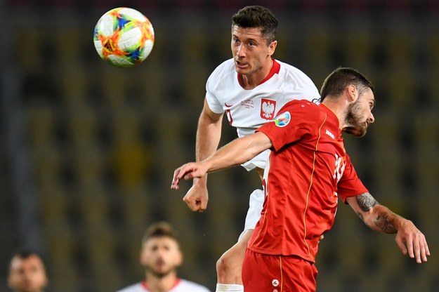 Macedonia Północna vs Polska w eliminacjach Euro 2020: Robert Lewandowski i Darko Velkoski /	GEORGI LICOVSKI /PAP/EPA