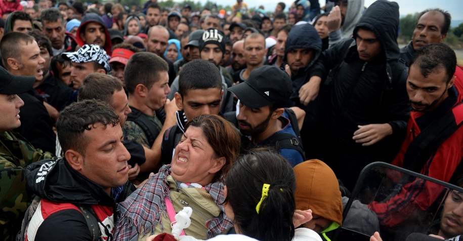 Macedonia rozważa budowę ogrodzenia przeciwko imigrantom /NAKE BATEV /PAP/EPA