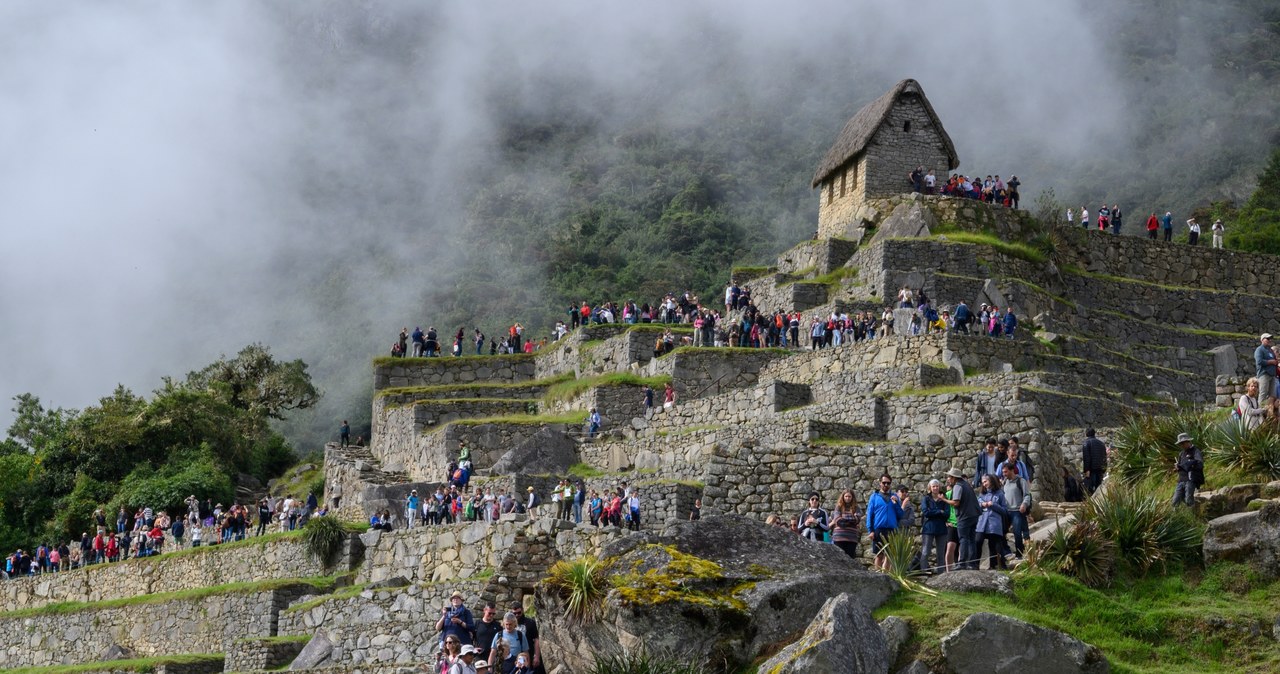 Machu Picchu odwiedza co roku mnóstwo turystów /Pablo PORCIUNCULA BRUNE / AFP /AFP