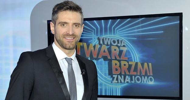 Maciej Dowbor na planie programu "Twoja Twarz Brzmi Znajomo" /AKPA