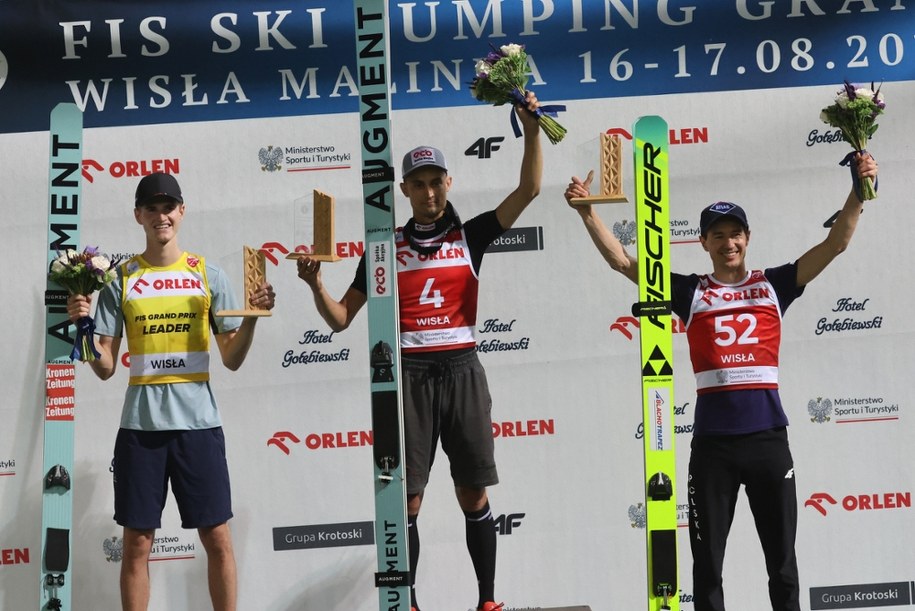Maciej Kot, Niklas Bachlinger i Kamil Stoch na podium w Wiśle /Grzegorz Momot /PAP