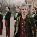 Maciej Musiał w rajtuzach i peruce. Takiej gwiazdorskiej obsady w Teatrze Telewizji jeszcze nie było