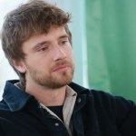 Maciej Musiał został przyłapany na mieście. Uwagę zwracała nie tylko jego partnerka