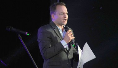 Maciej Stuhr dostaje telefony z TVP. Niebywałe, co mówią mu pracownicy stacji. Wszystko jasne