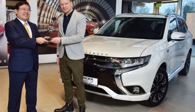 Maciej Stuhr odbiera Mitsubishi Outlandera PHEV 2017