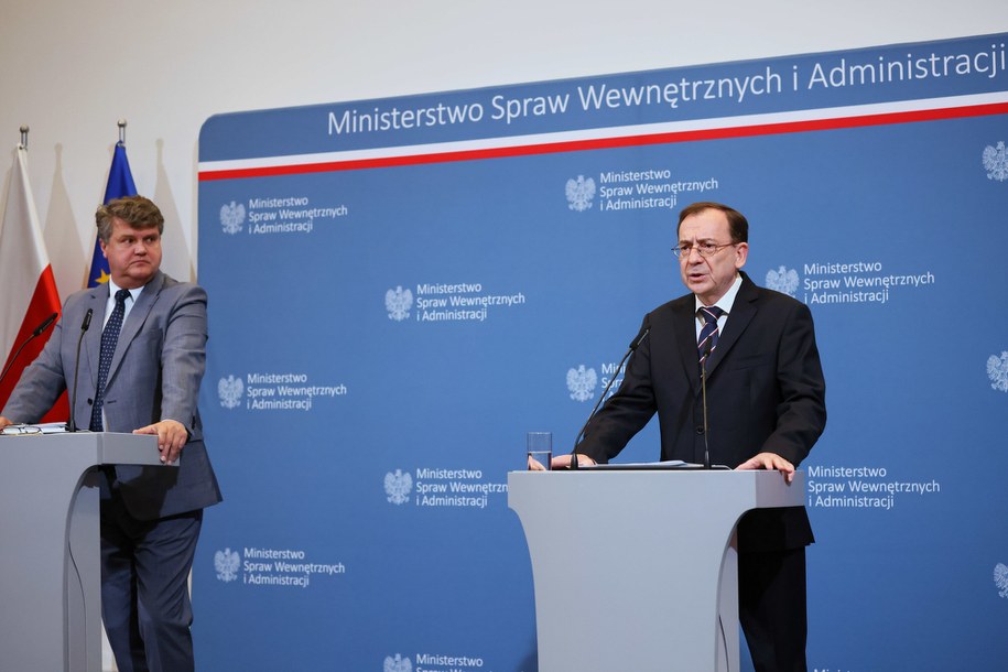 Maciej Wąsik i Mariusz Kamiński na konferencji prasowej / 	Leszek Szymański    /PAP