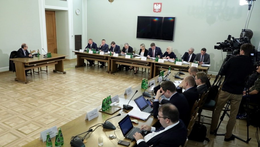 Maciej Zajda przed komisją ds. Amber Gold /Tomasz Gzell /PAP