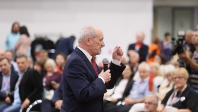 Macierewicz: Badania dot. katastrofy smoleńskiej potrwają przynajmniej rok