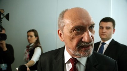 Macierewicz broni ekspertów. "Bezprecedensowa nagonka"