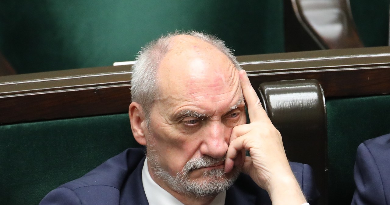 Macierewicz był nieco znudzony /Stanisław Kowalczyk /East News