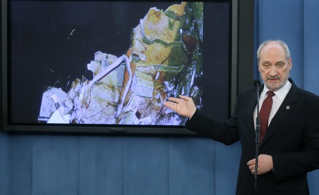 Macierewicz: Doszło do wybuchu. Dowód? Zdjęcia 