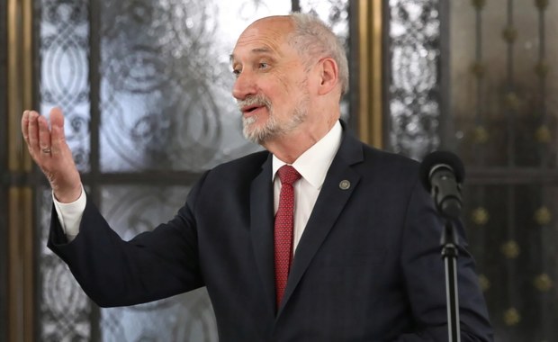 Macierewicz: Katastrofa smoleńska była wynikiem aktu bezprawnej rosyjskiej ingerencji