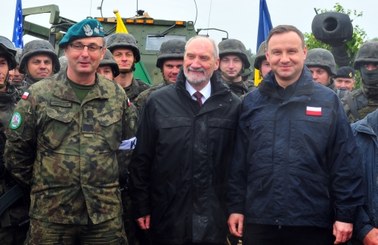 Macierewicz: Mam nadzieję, że polskie F-16 polecą na Bliski Wschód przed szczytem NATO
