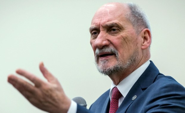 Macierewicz: Mamy dowód, że Rosjanie ukryli rejestrator lotu do Smoleńska