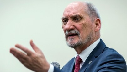 Macierewicz: Mamy dowód, że Rosjanie ukryli rejestrator lotu do Smoleńska