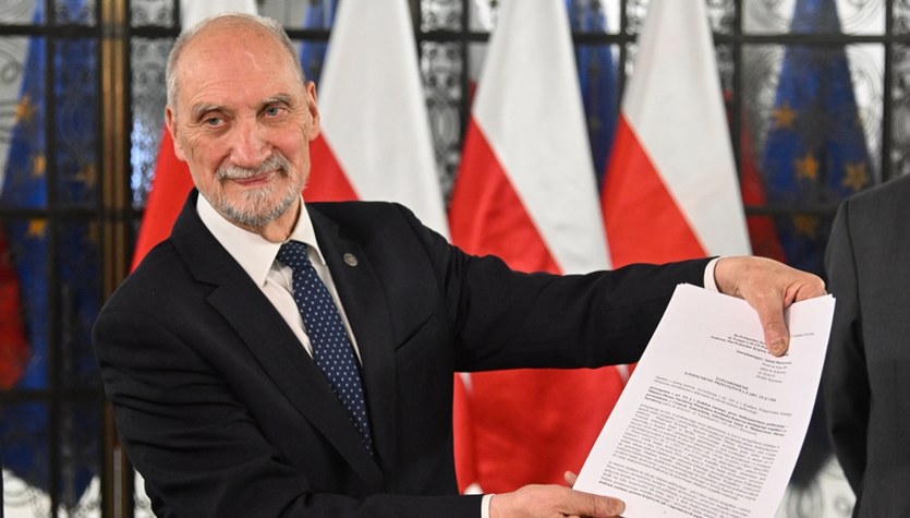 ​Macierewicz nie składa broni. Zawiadomił prokuraturę ws. szefów MON