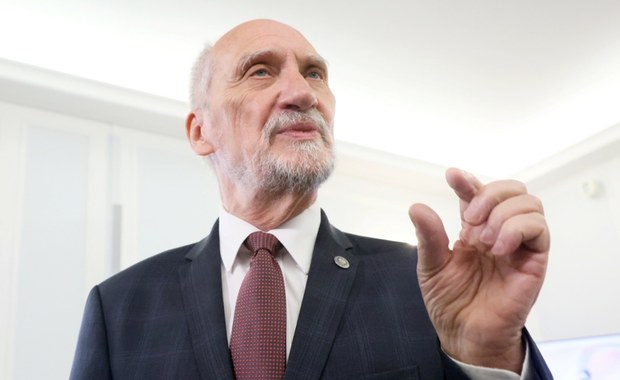 Macierewicz o raporcie Kosiniaka-Kamysza: Polacy mają nie znać prawdy