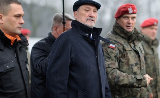 Macierewicz odpowie ministrom obrony Francji i Niemiec. Pisali o "dużym kroku w tył we współpracy"