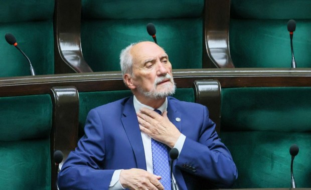 Macierewicz odpowiedział na raport MON. Padły mocne słowa