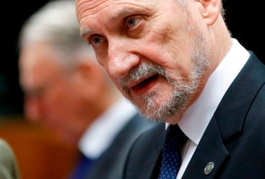 Macierewicz: Polska wesprze Francję w obliczu zagrożenia terroryzmem