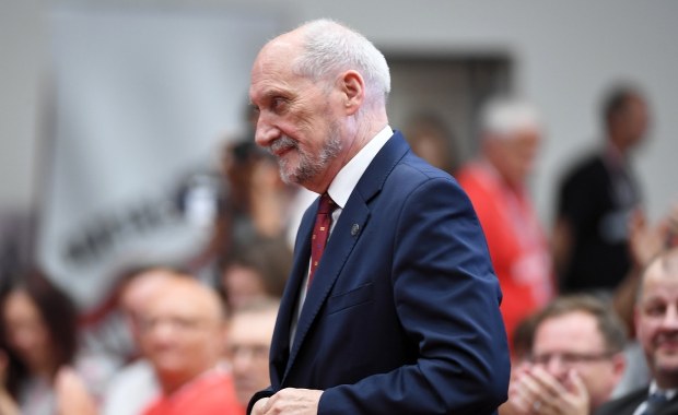 Macierewicz: Przyczyną śmierci przywódców pod Smoleńskiem była eksplozja