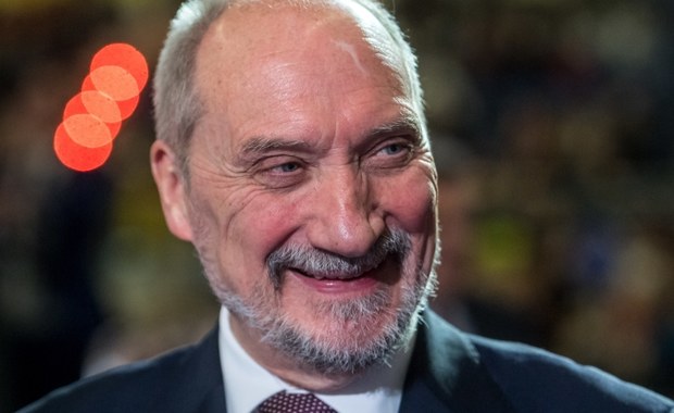 Macierewicz: W przyszłym roku decyzja w sprawie wyboru śmigłowców ofensywnych