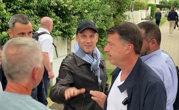 Macron buduje koalicję ostatniej szansy