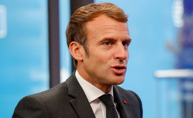 Macron: Czekamy na konkretne gesty Polski, które złagodzą napięcia z UE