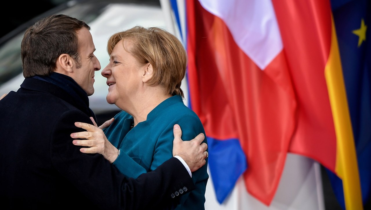 Macron i Merkel wzmacniają współpracę między Francją i Niemcami